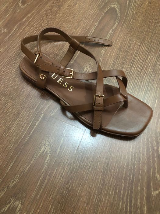Guess кожени сандали 38 номер