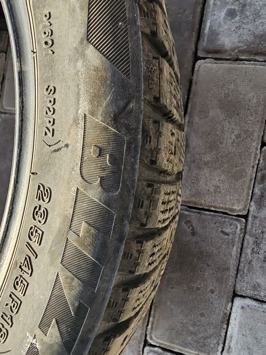 Комплект зимних шин