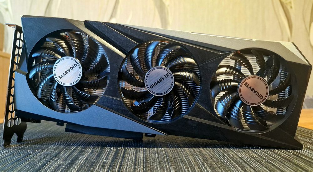 Видеокарта Gigabyte GeForce RTX 3050 Gaming OC 8GB VRAM Triple fan