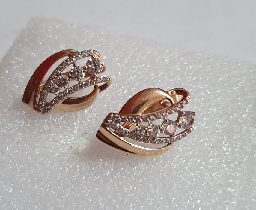 Серьги    золотые.