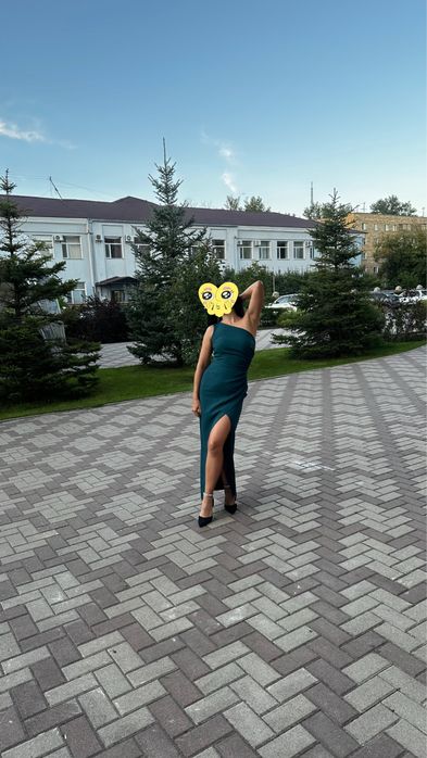 Платье вечернее темно-зеленое