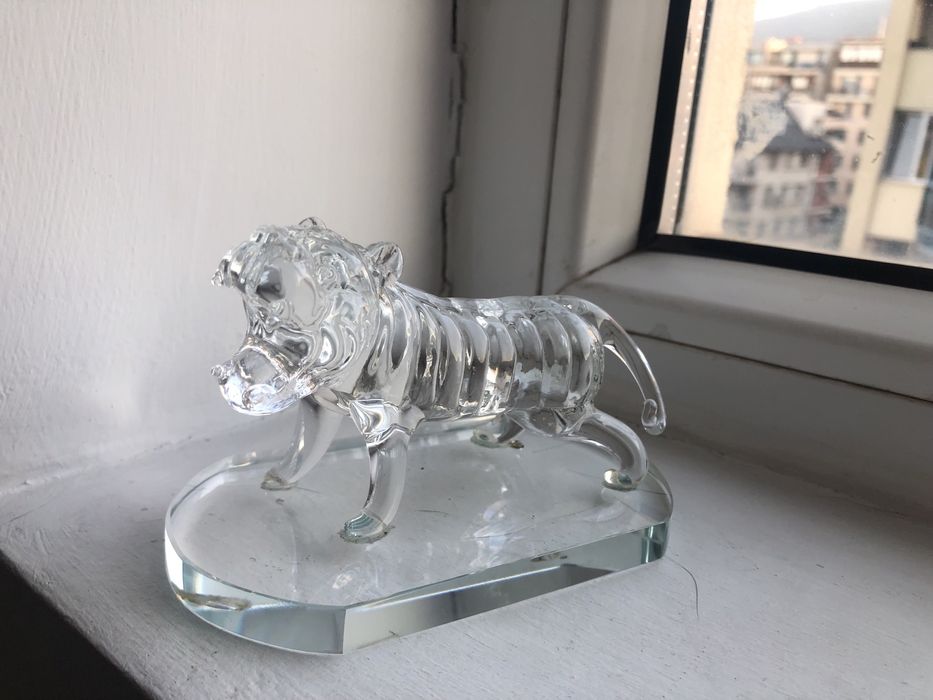 Кристална статуетка тигър