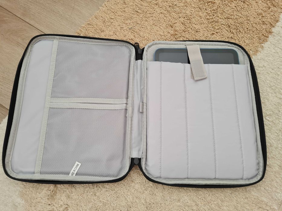Set Accesorii iPad 10.9" (2022) – Geantă Transport + Husă Tip Carte + Tastatură Wireless Bluetooth