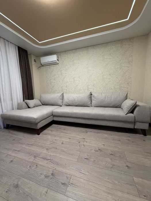 Угловой , прямой диван.