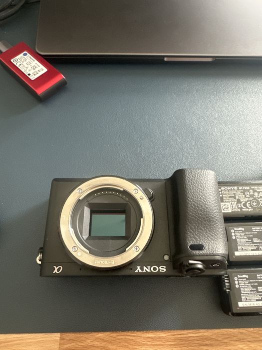 Vand sony a6400+cage+3 baterii in garantie inca un an