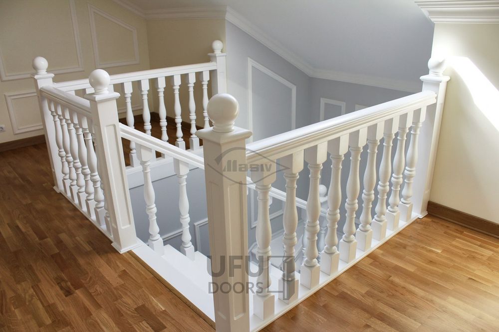 Scări interioare lemn Masiv diferite culori