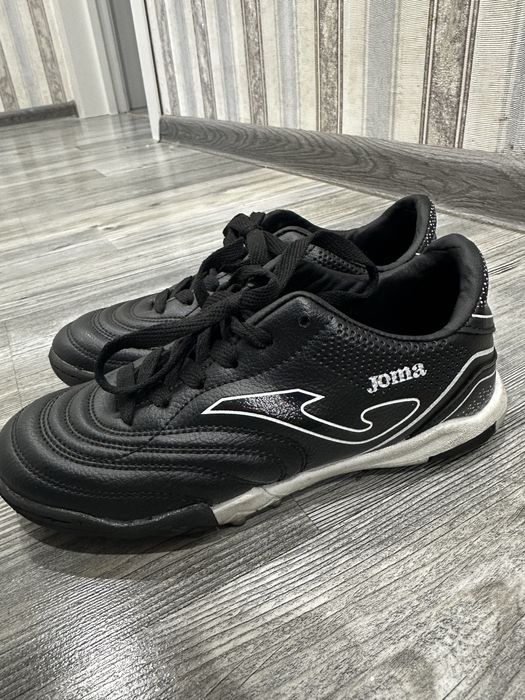 Бутсы футбольные