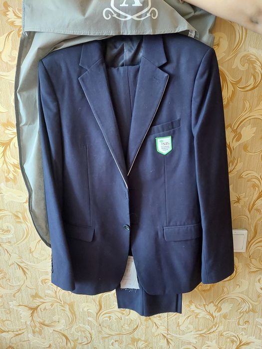 Продам костюм школьный НИШ