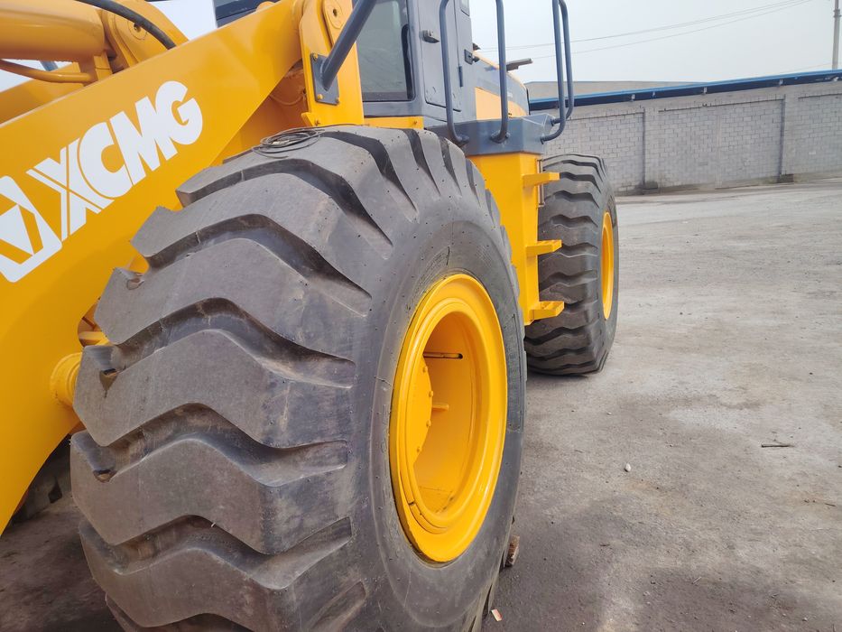 Продаю Фронтальный Погрузчик 2011 года состояние нормальное