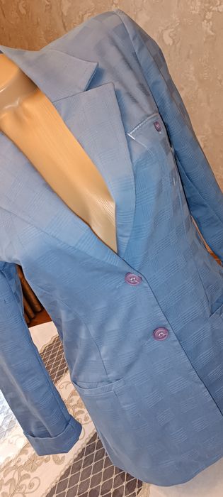 Продам брючный костюм