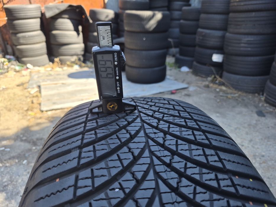 4бр. 235 50 19 Goodyear всесезонни.