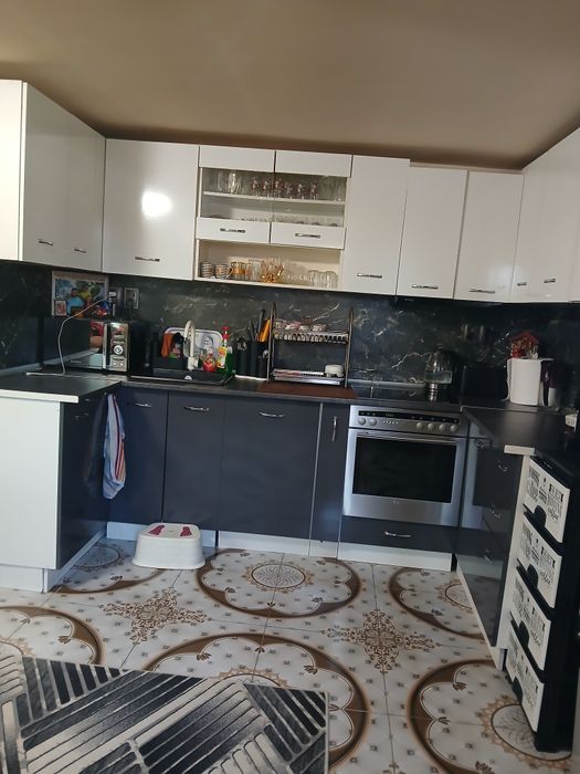 Продавасе двоетажна къща напълно обзаведена