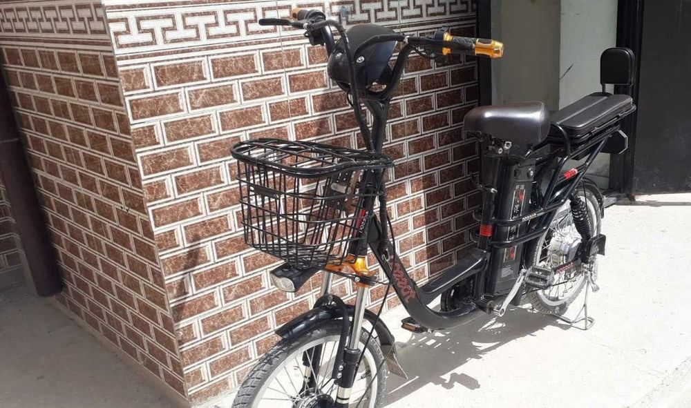 VELOSKUTER: POSSAT. Black. Holati yaxshi