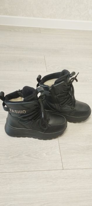 Продам зимние сапоги детские