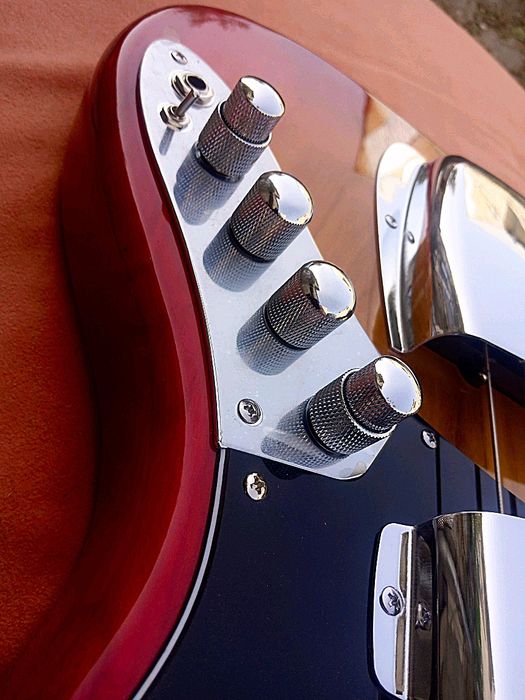 Джаз басс Fender