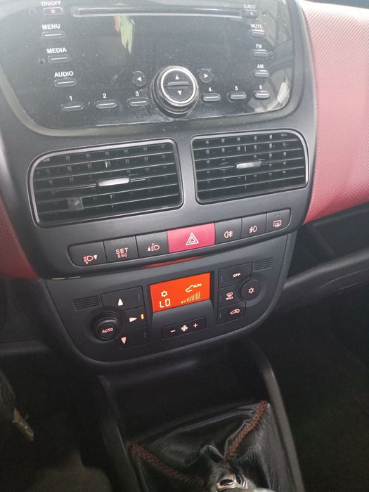 Vînd Fiat Doblo , motorizare de 1,3 diesel , euro 4  , an de fabricație 2011   cu 21000  km .