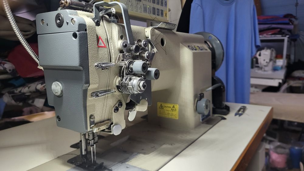 Masina de cusut 2 ace escamotabile