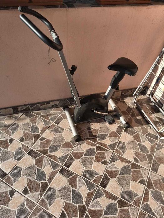 Vând bicicleta fitness