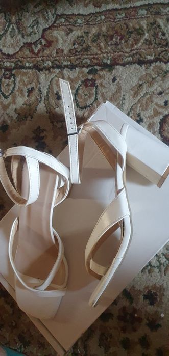 Продам босаножки летние