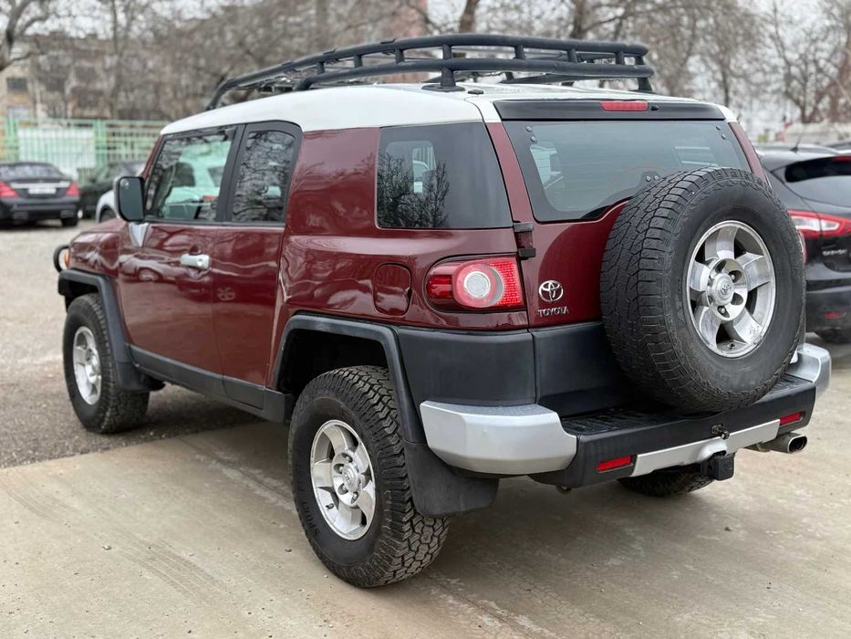 Toyota Fj cruiser 4х4* ЛЕБЕДКА* АВТОМАТ* РОЛБАР* УНИКАЛНА