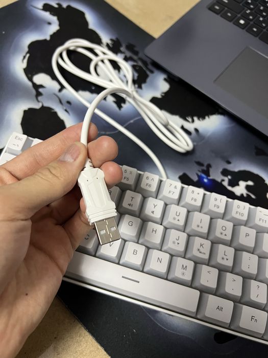 Продам клавиатуру 60%