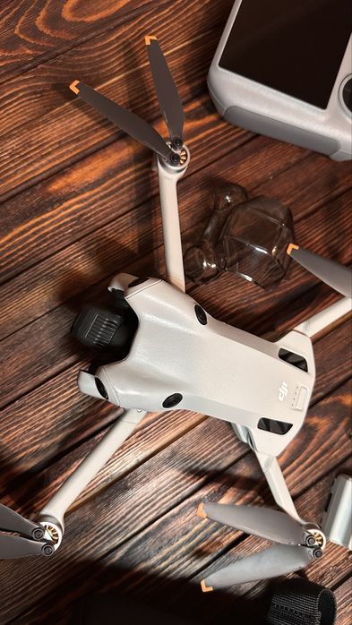 Дрон DJI Mini 4 Pro Fly More Combo + RC 2