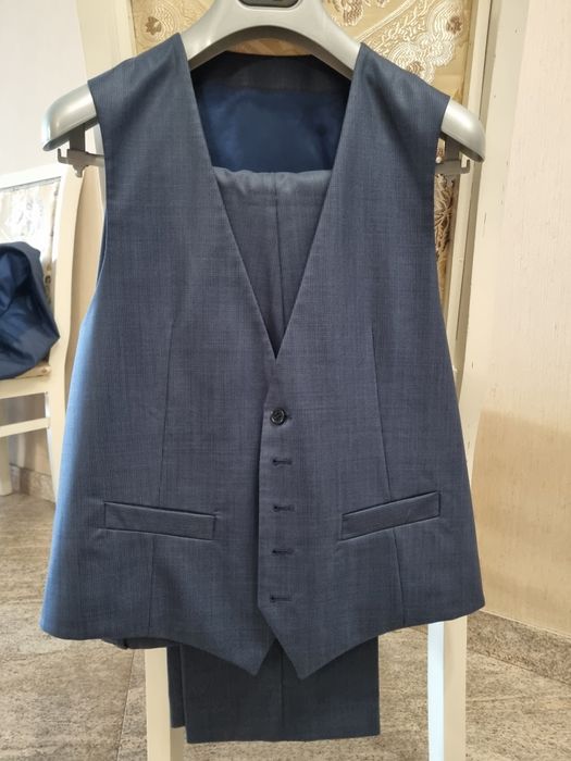 Костюм мужской тройка