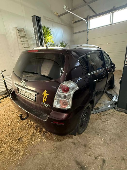 НА ЧАСТИ Toyota Corolla Verso 1.6 VVTI 110кс ръчка  2008г фейслифт