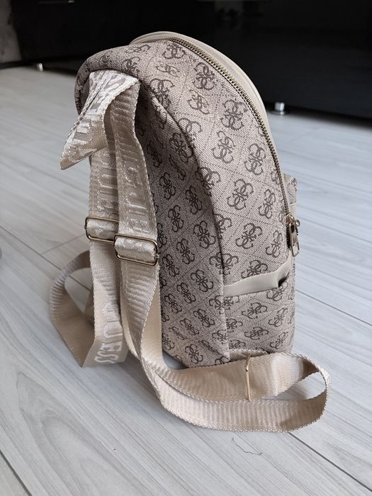 Rucsac Guess.