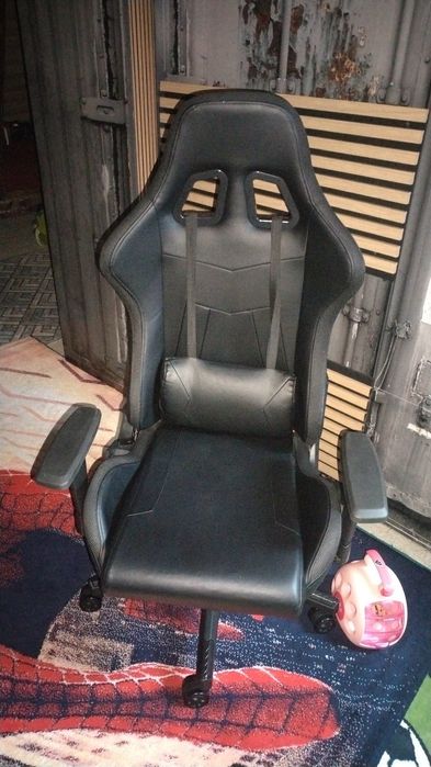 Scaun gaming cu lumini