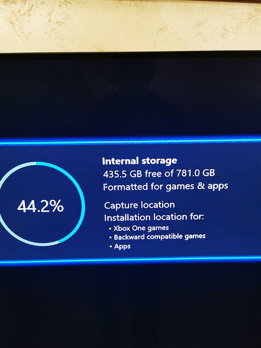 Xbox one S  1TB + 2 джойстика