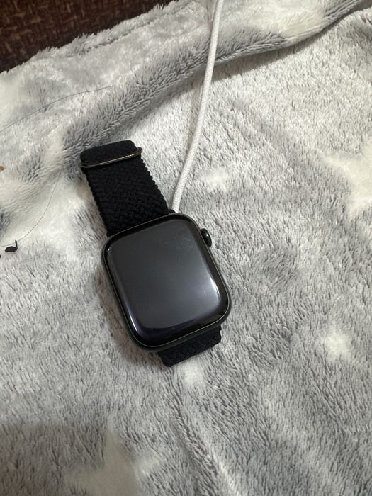 Apple Watch Series 7 зелёного цвета аккумулятор 98%