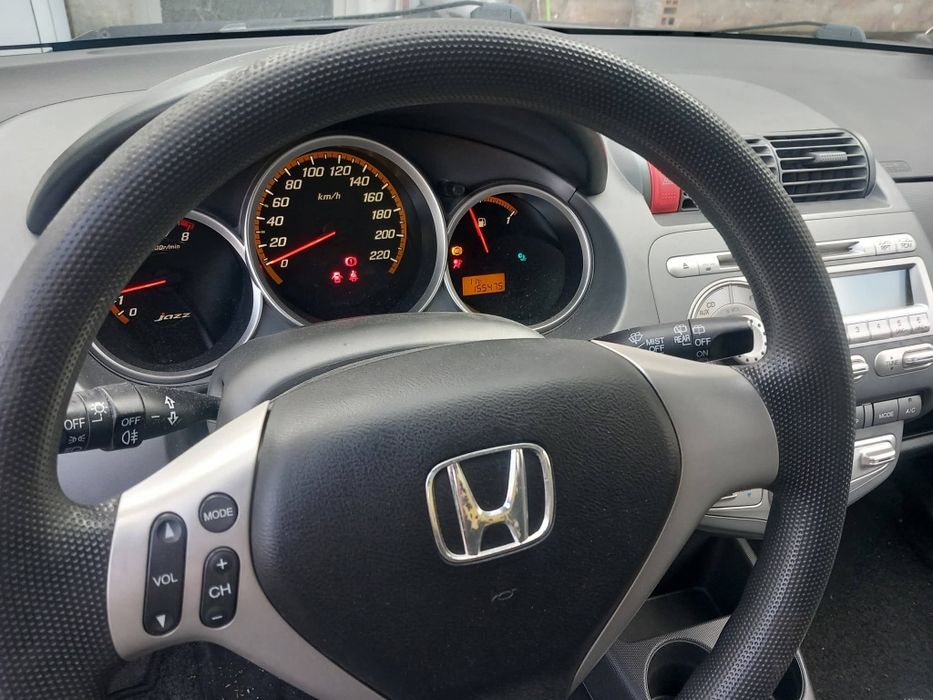 Хонда Джаз
Нов внос от Германия.
2006г
Бензин 1,4.
Климатик, сензор за