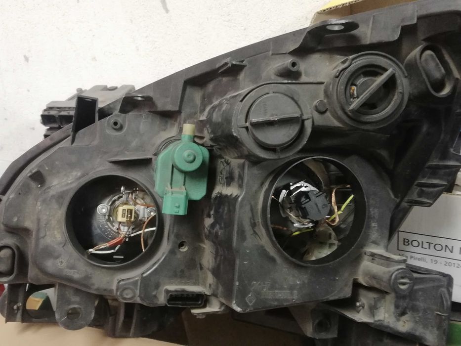 ПРОДАВАМ фар десен  с лупа за РЕНО МЕГАН-СЦЕНИК 2  -   2007 Г