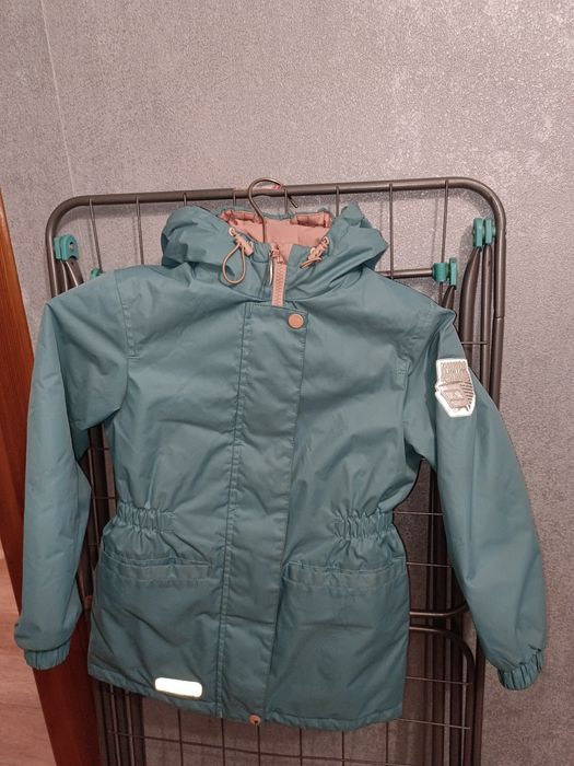 Продам куртку для девочки