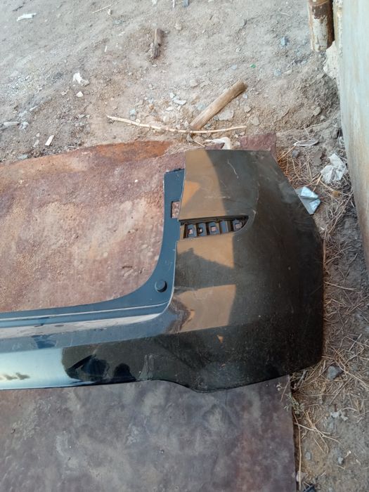 Бампер задний продам