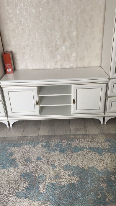 Продам шкаф-сервант