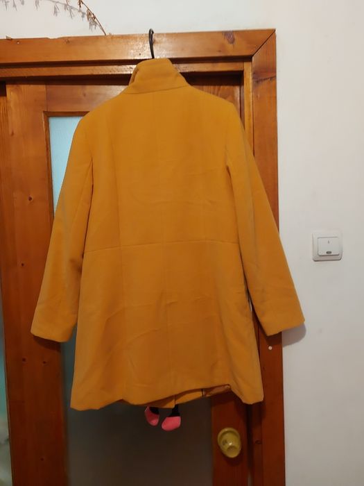 Palton damă marimea 42 culoare deosebită
