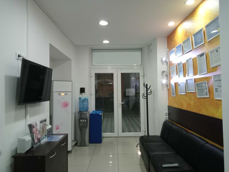 Yu Коммерческое помещение 130м2 1 этаж, 1 линия Электроаппарат