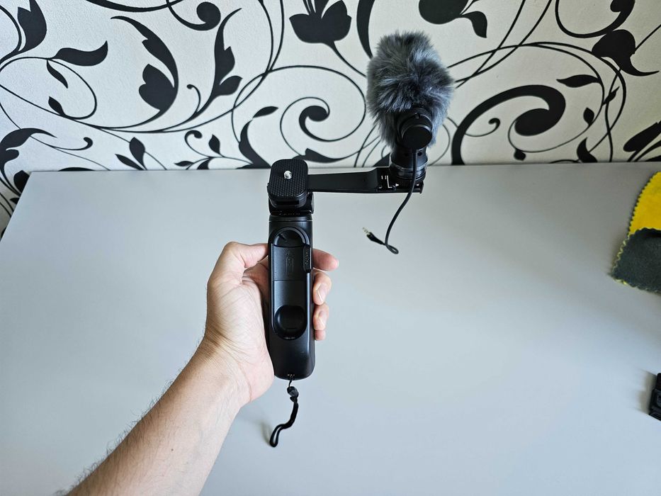 ПРОДАМ Штатив для камеры Canon HG-100TBR +Стереомикрофон Canon DM-E100