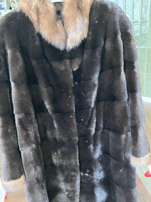 Haina de nurca maro blana naturala