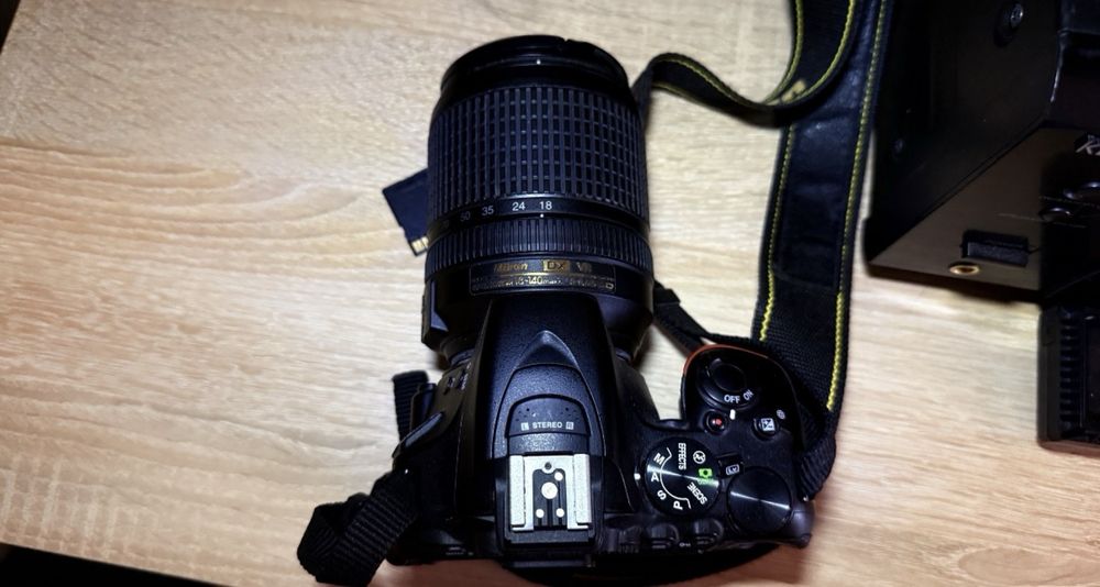 Nikon D5600 + обектив 18-140mm