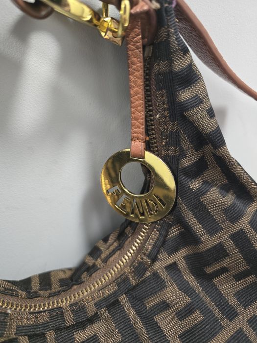 Чанта на Fendi  .