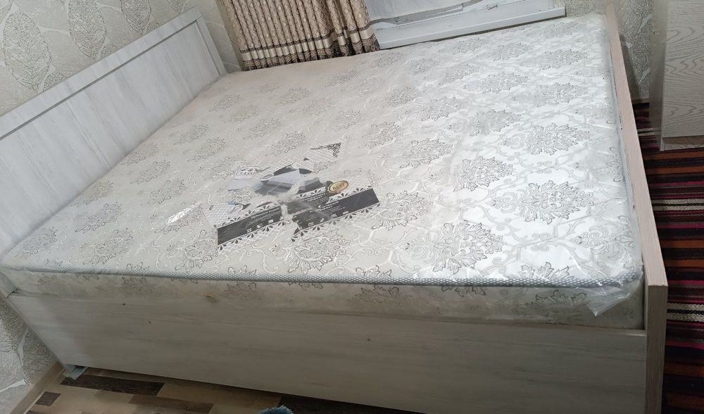 Spalniy va shkaf sotiladi matrasi bilan birga narxi ancha arzon