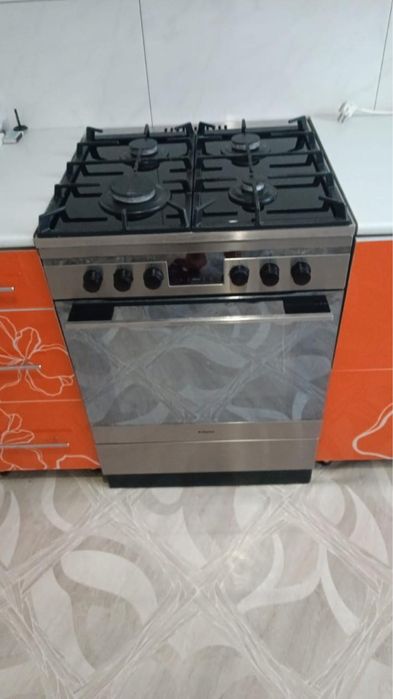 Продам газовую плиту hansa
