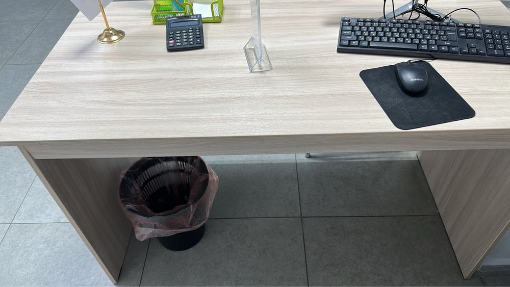 Продаю офисный мебель
