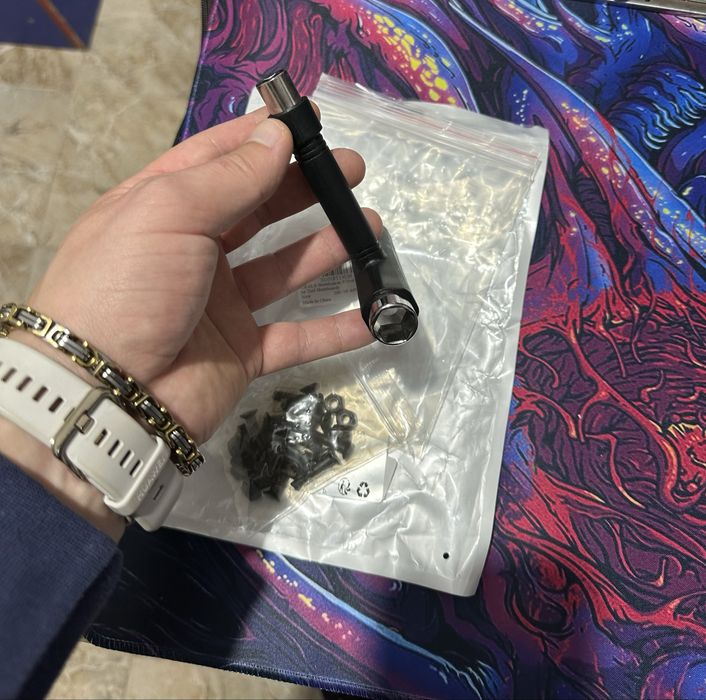 Cheie universala skateboard + suruburi