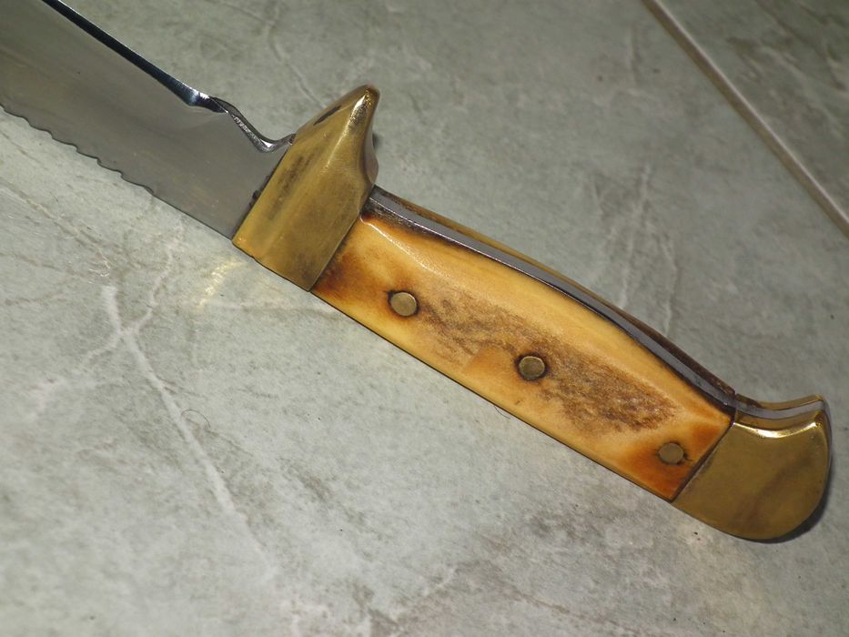 Cutit vánátoare maghiar retro cu plásele din corn + toc piele nr.23