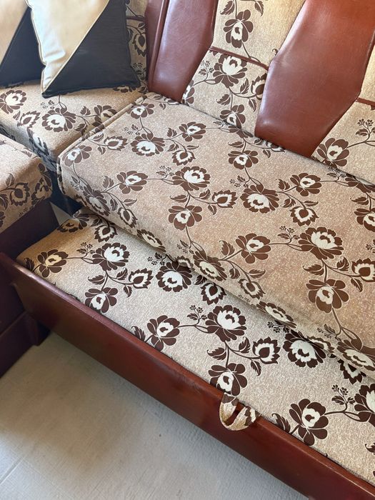Canapea extensibilă cu ladă de depozitare