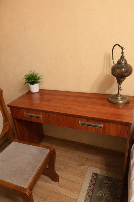 Кровать с ящиками (отличное состояние) + стол и ТВ в подарок